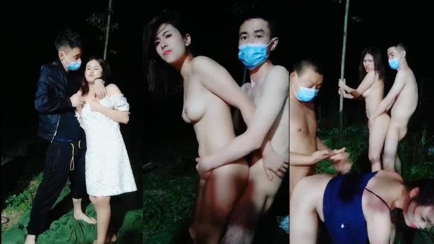 独家资源，野外强奸姐妹花，强扒衣服拔屌就插，刚开始不同意一插进去立马顺从
